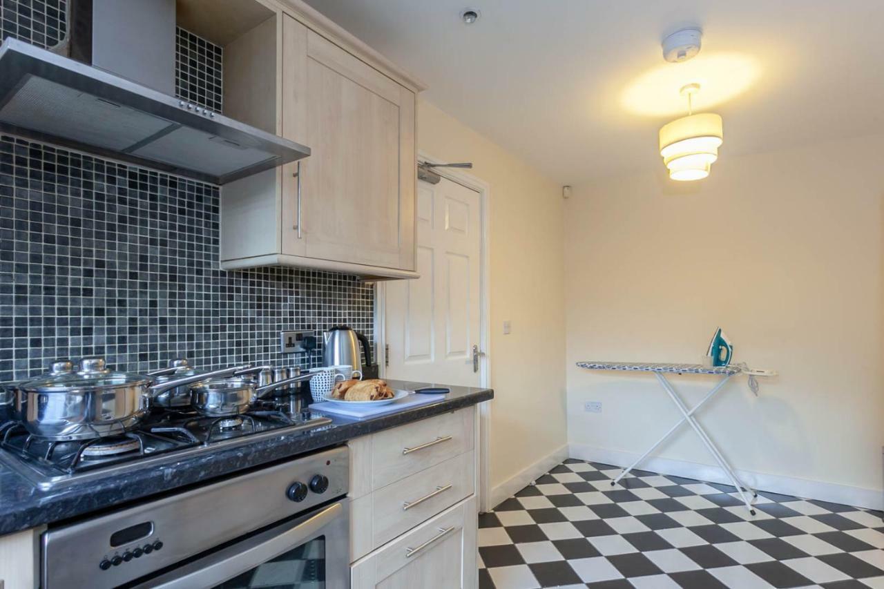 4 Bed Home, Driveway Parking Ideally Located In Latchford, Warrington - Executive St Marys House Exterior photo
